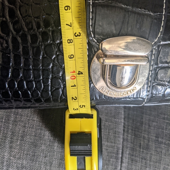 Liz Claiborne handbag - Picture 7 of 7